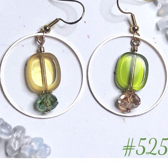 artisan earrings 525#mfs Harlequin hoops green amber crystal dangle earrings on - Picture 2 of 5